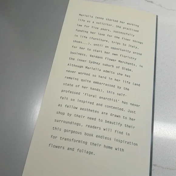 Flowers At Home Rare Floral Design Softcover Book By Mariella Ienna - Picture 14 of 14